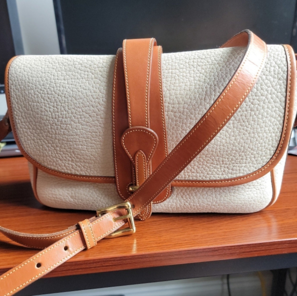 💔SOLD💔 Dooney and bourke AWL equestrian crossbody in the color bone